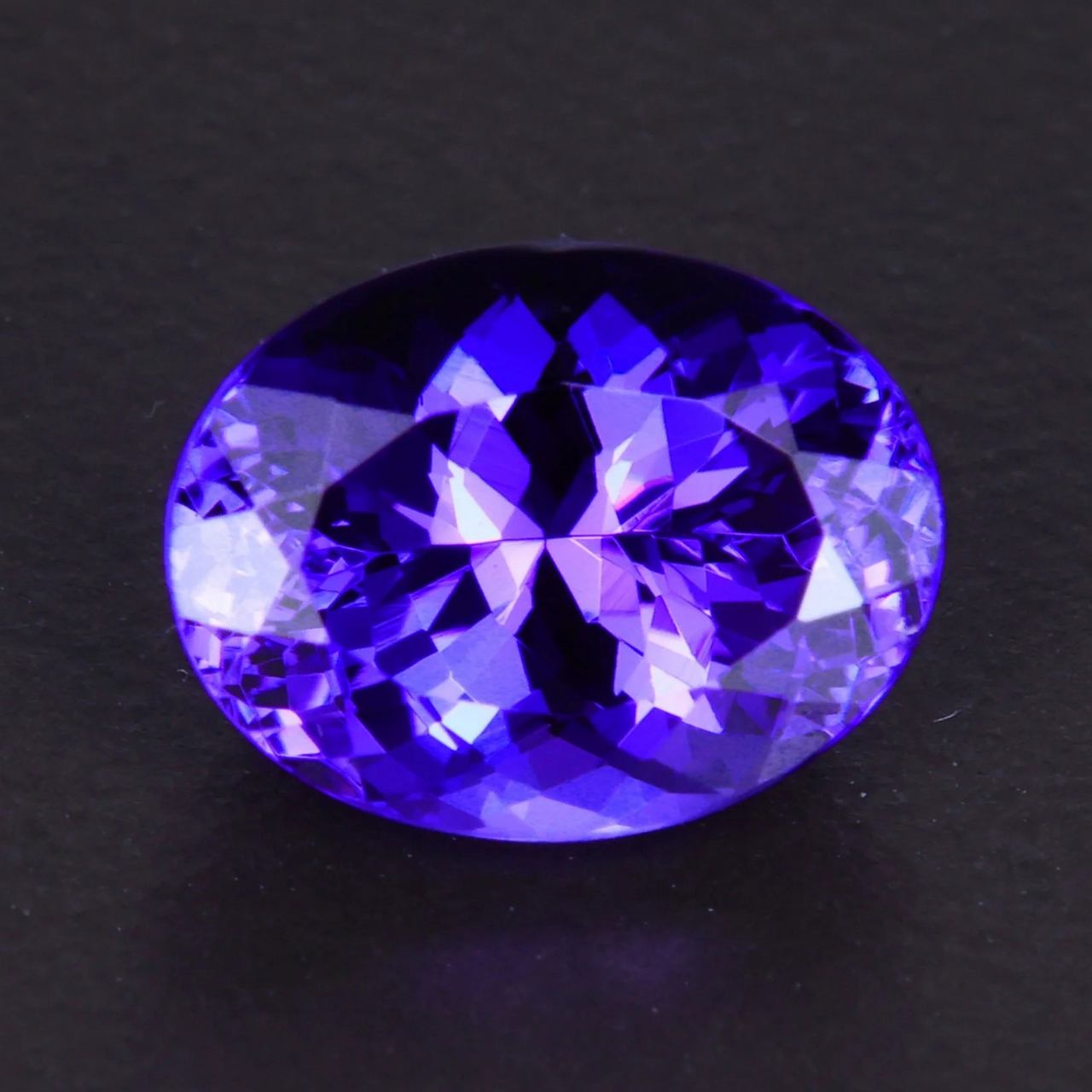 Ограненный камень Танзанит Ограненный камень Танзанит, фото