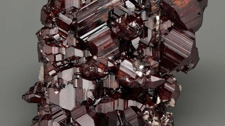 Необработанный минерал Рутил, фото