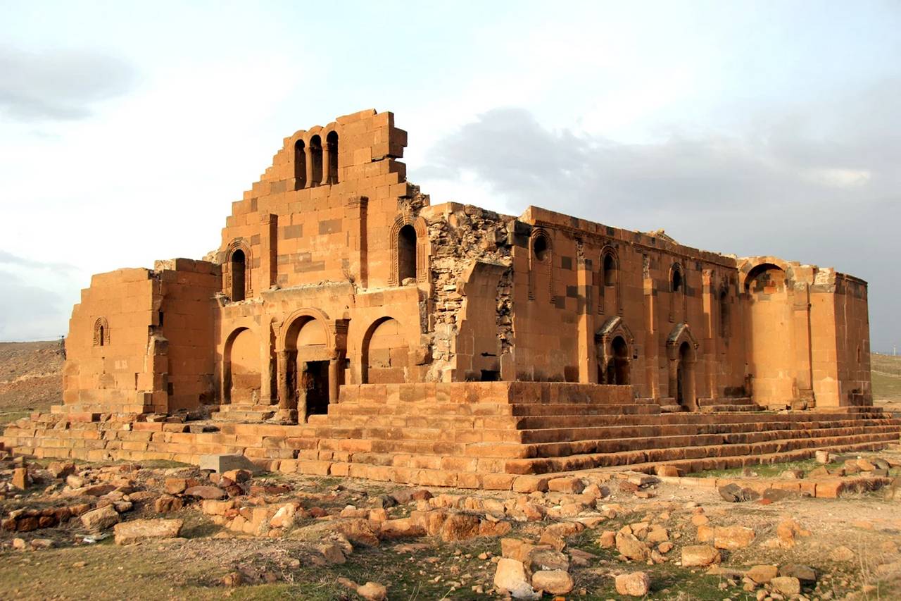 Ереруйкская базилика из Туфа Ереруйкская базилика из Туфа, фото