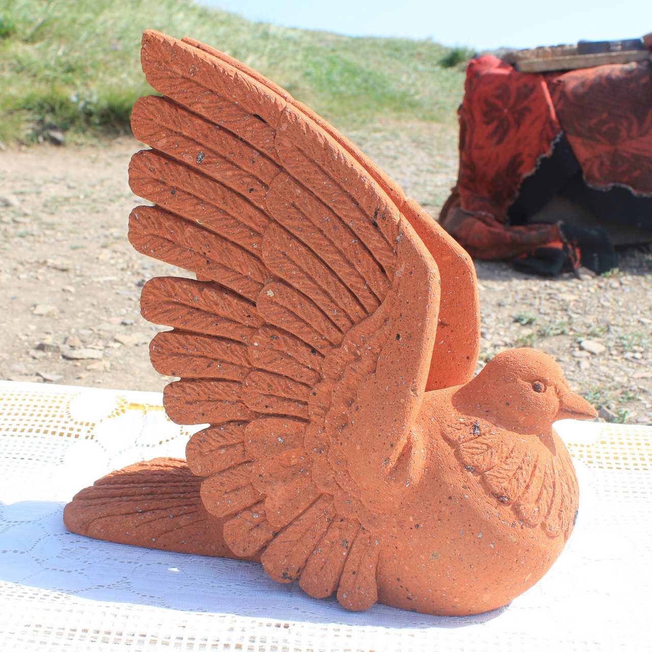 Птичка из Туфа в Армении Птичка из Туфа в Армении, фото