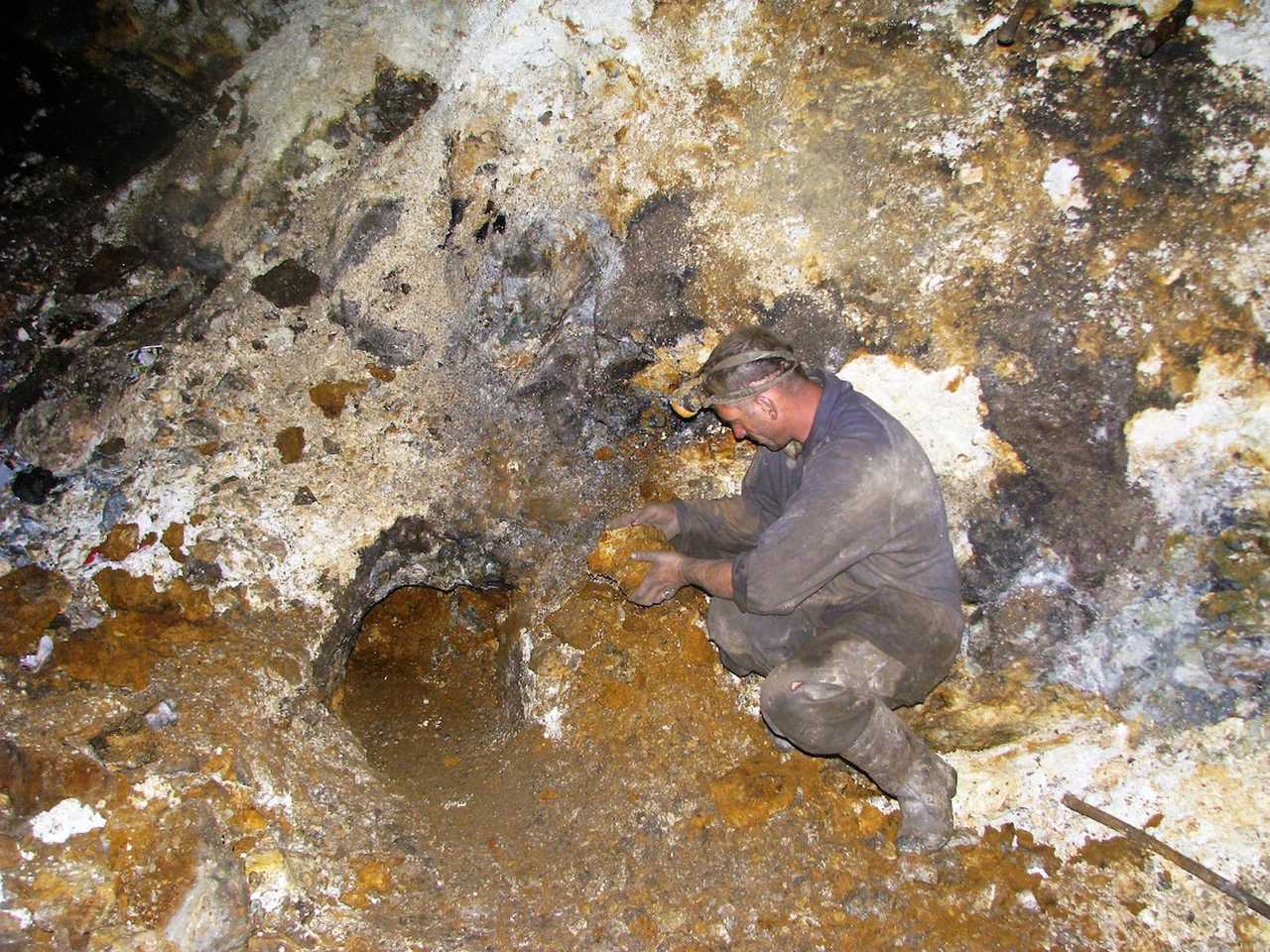 Редкий халькопирит со сфалеритом, галенитом и кварцем из знаменитого рудника, Мадан, Болгария Редкий халькопирит со сфалеритом, галенитом и кварцем из знаменитого рудника, Мадан, Болгария, фото