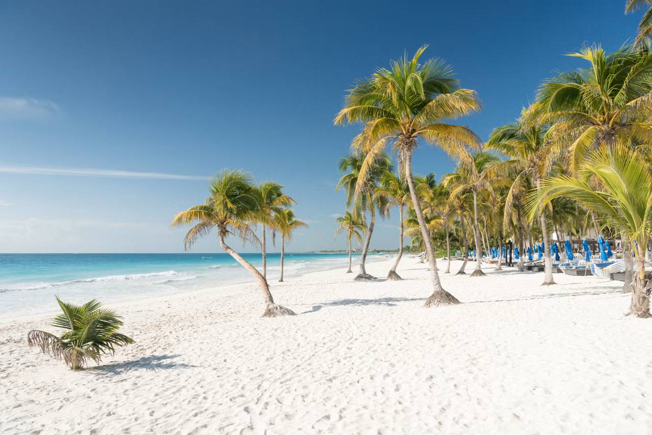 Белый песок на пляже Тулум Мексика Белый песок на пляже Тулум Мексика, фото