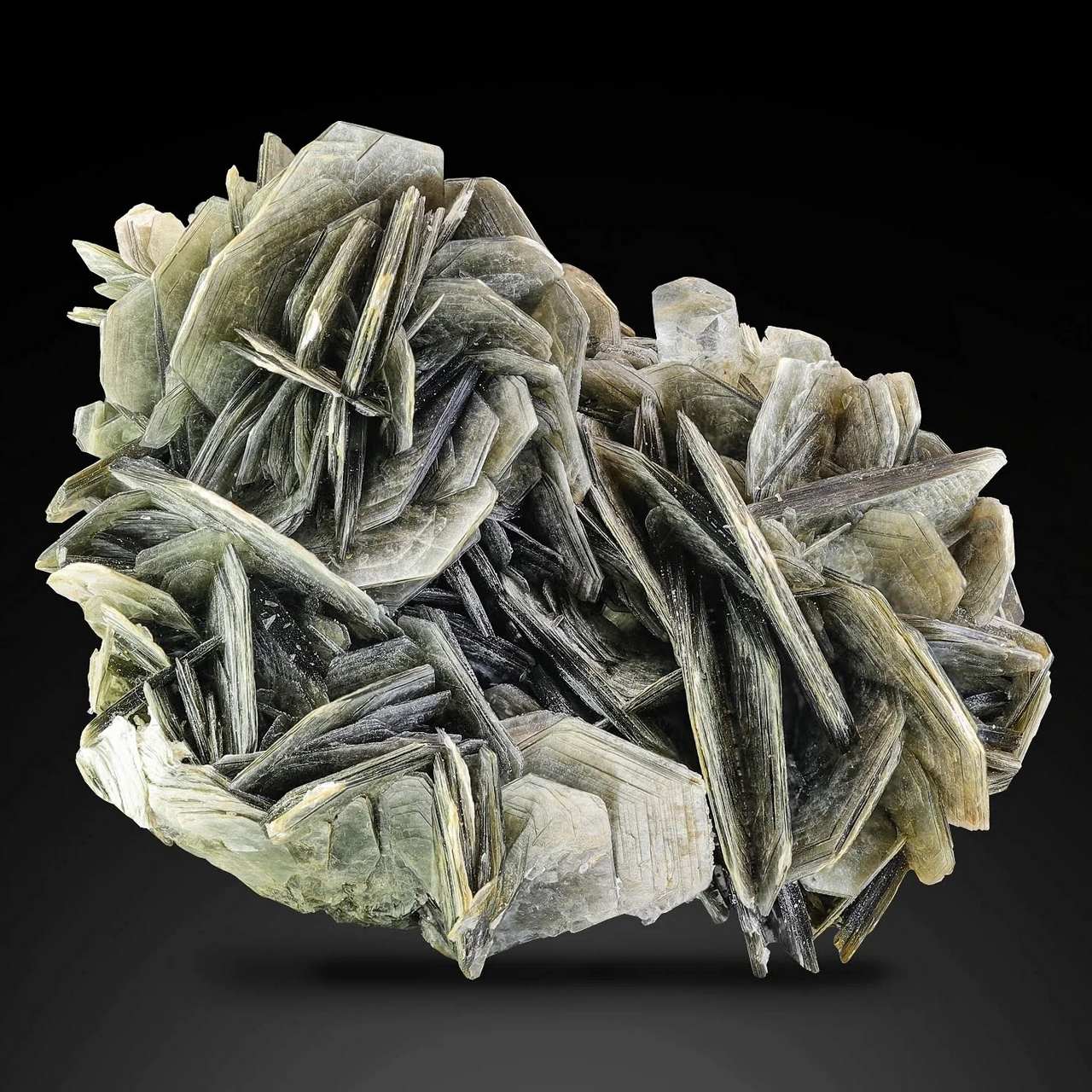 Скопление кристаллов Мусковита Скопление кристаллов Мусковита, фото